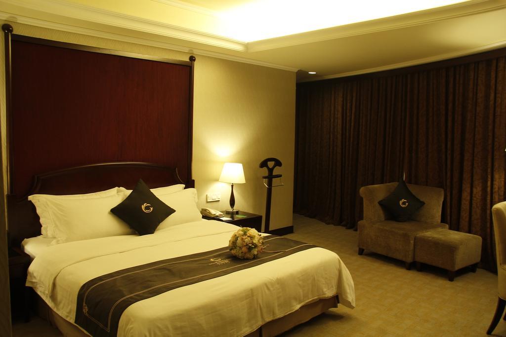 The Royal Marina Plaza Hotel Kanton Exterior foto