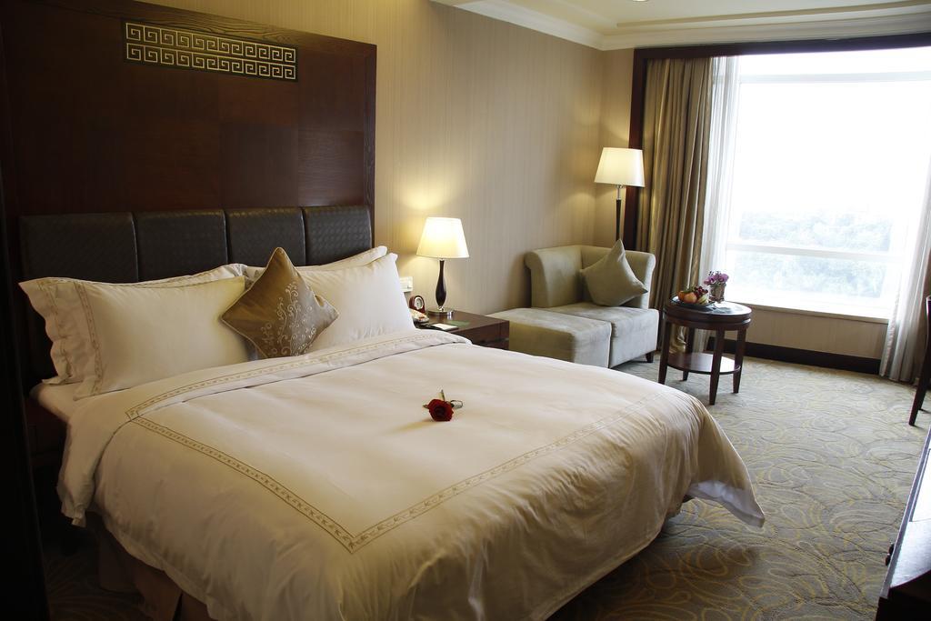 The Royal Marina Plaza Hotel Kanton Exterior foto