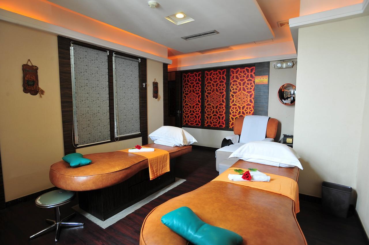 The Royal Marina Plaza Hotel Kanton Exterior foto