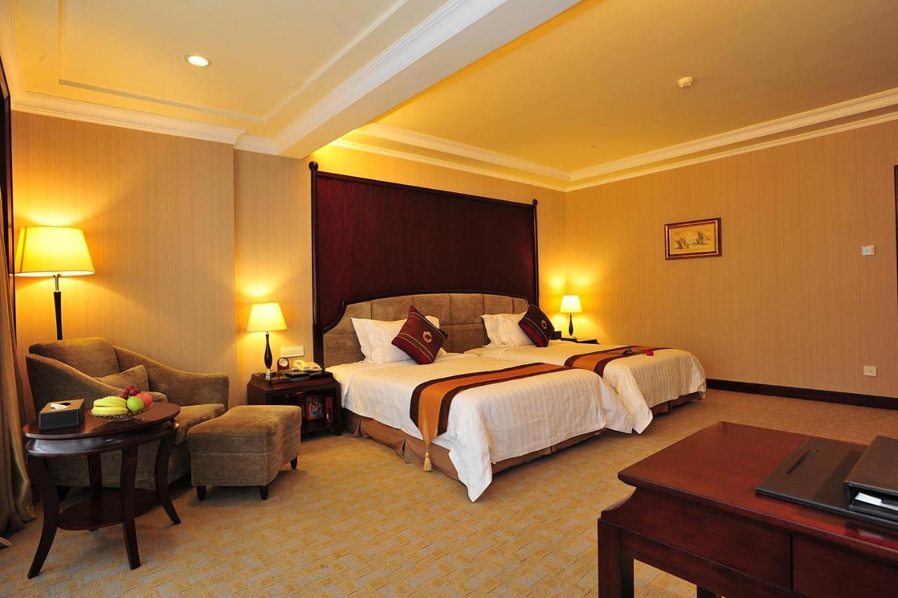 The Royal Marina Plaza Hotel Kanton Exterior foto