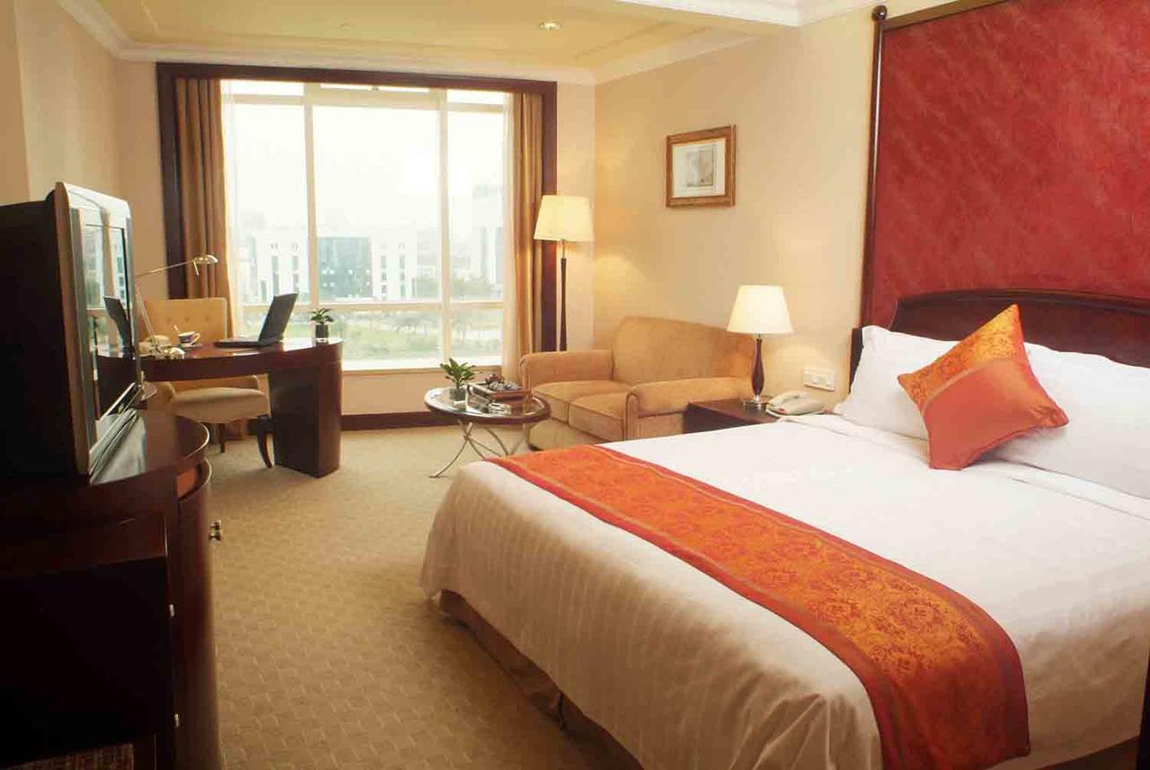 The Royal Marina Plaza Hotel Kanton Exterior foto