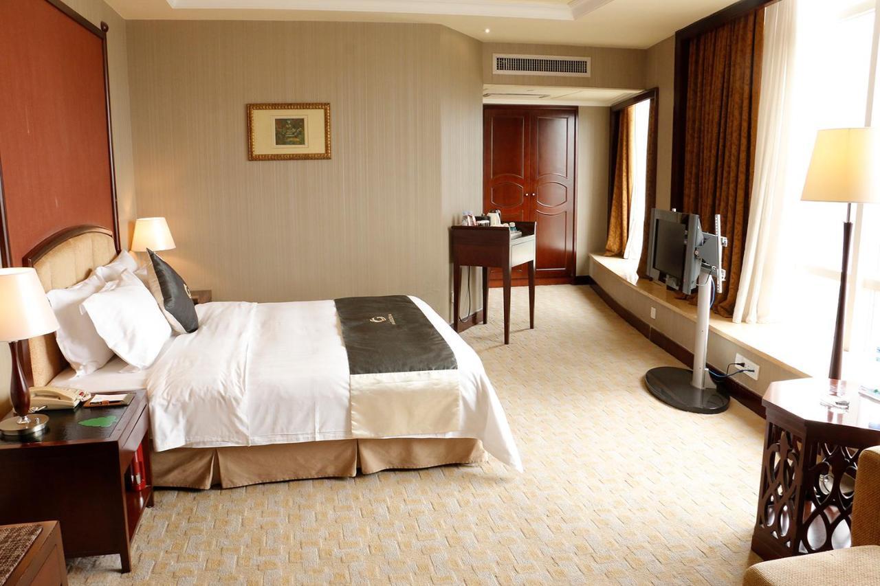 The Royal Marina Plaza Hotel Kanton Exterior foto