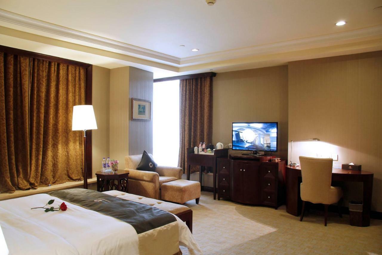 The Royal Marina Plaza Hotel Kanton Exterior foto