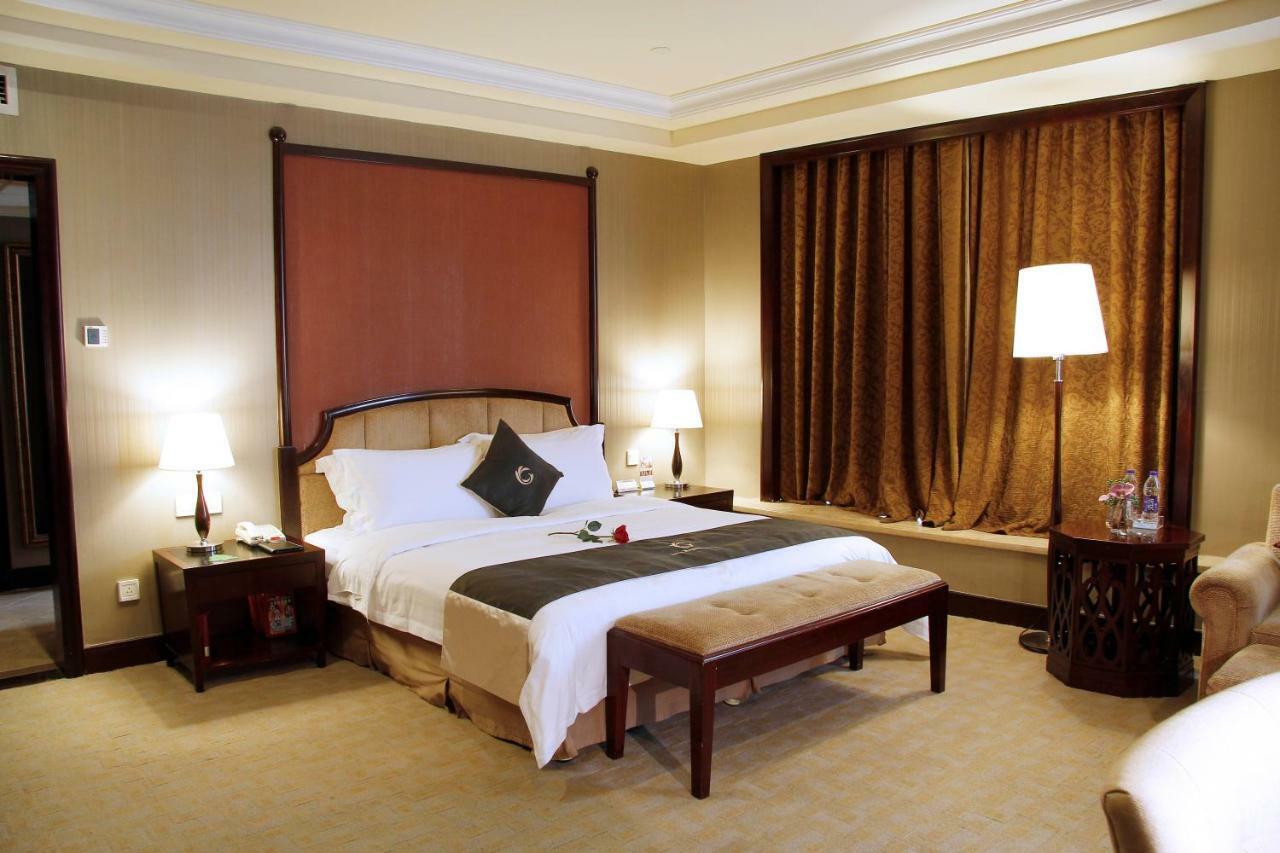 The Royal Marina Plaza Hotel Kanton Exterior foto