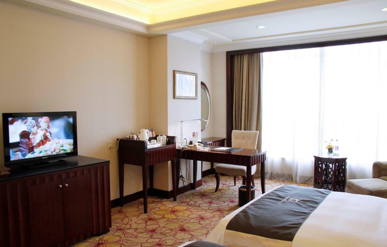 The Royal Marina Plaza Hotel Kanton Exterior foto
