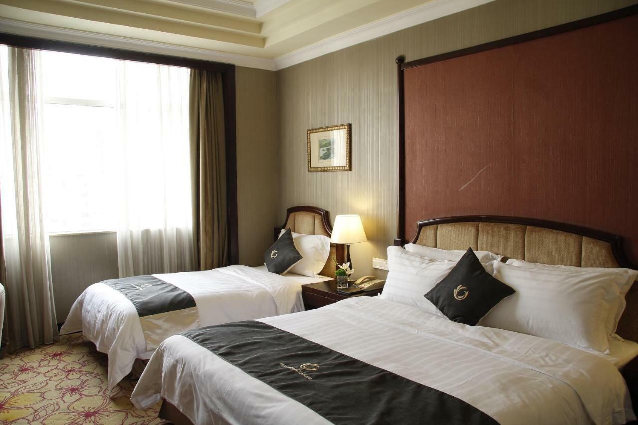 The Royal Marina Plaza Hotel Kanton Exterior foto